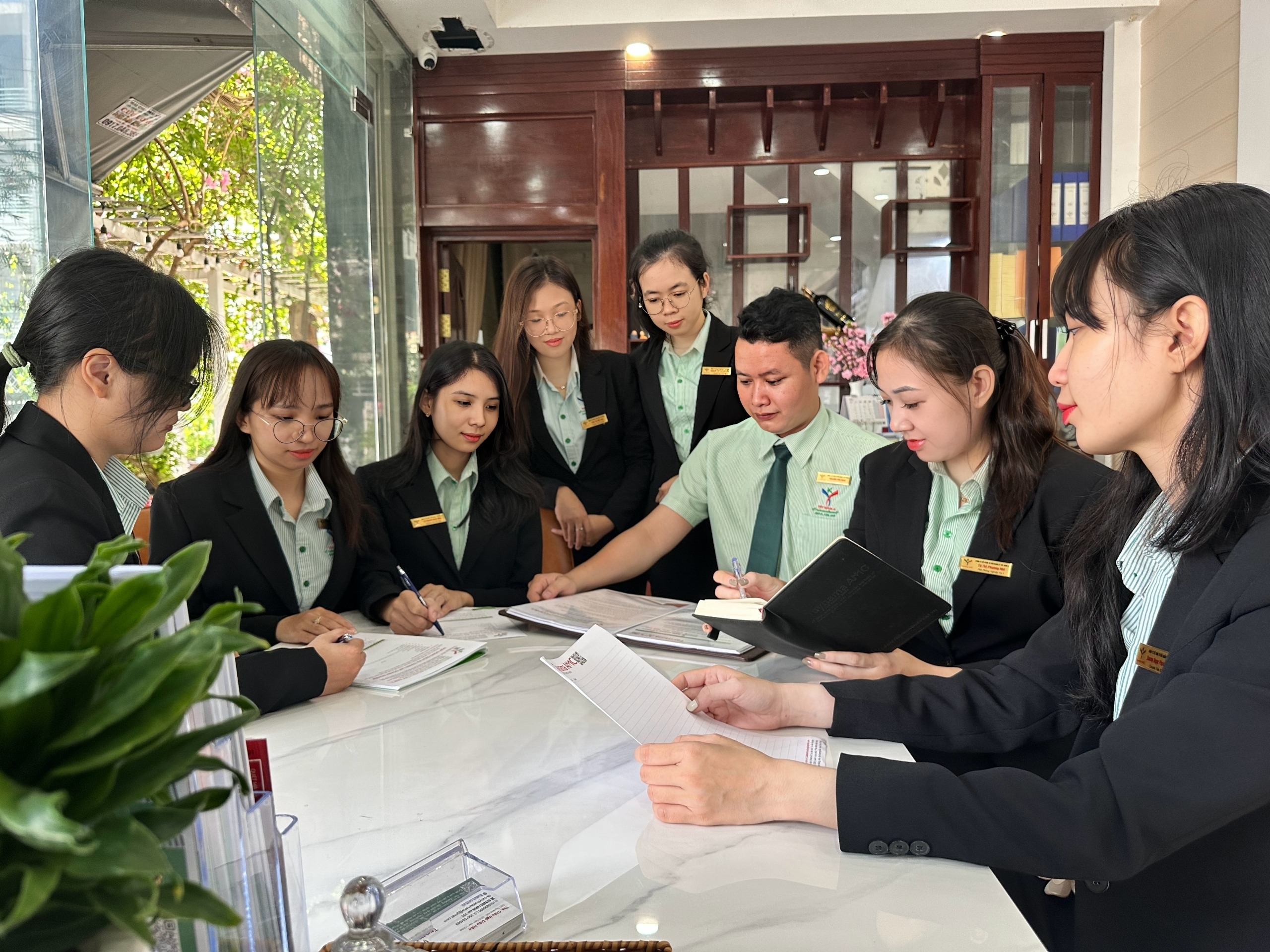 HƠN 50 NHÂN SỰ CHUYÊN GIA
