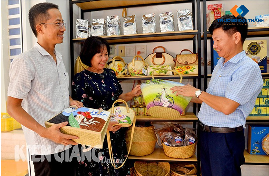 (KGO) - hội quán Kiên Giang (đường 3-2, TP. Rạch Giá, Tỉnh Kiên Giang) vừa tổ chức khai trương hệ sinh thái doanh nghiệp tại Kiên Giang.