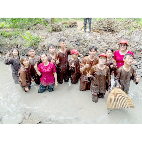 Team building: tát mương nắt cá