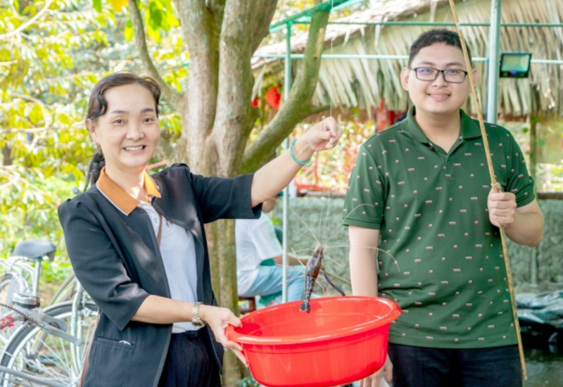 Tận thưởng dịch vụ câu tôm tại Tuấn Tường