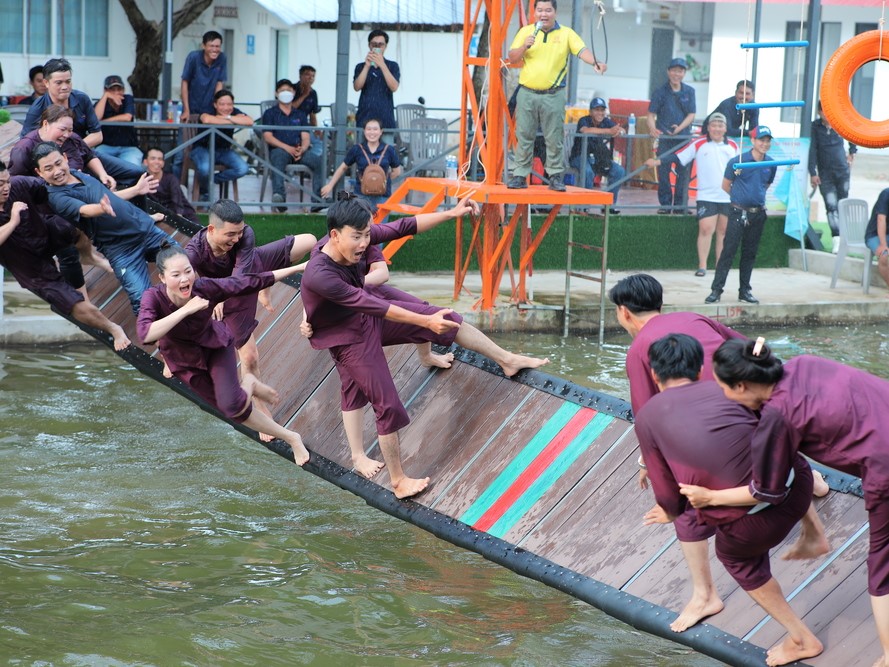 3. Team building đầy kết nối cùng các trò chơi dân gian hấp dẫn