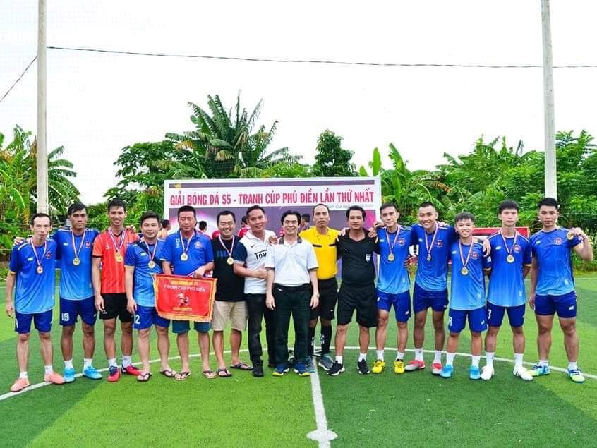 6. Thỏa sức thể thao tại sân bóng đá