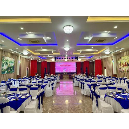 🍽️ Gala lunch – Thưởng thức ẩm thực ngon miệng