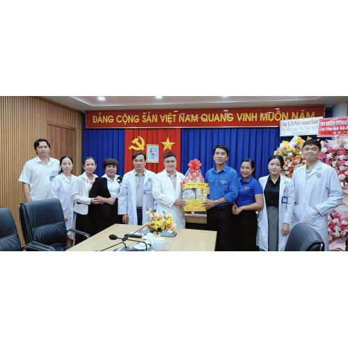 Hình Ảnh Về Tuổi Trẻ Châu Đốc Chúc Mừng Ngày Thầy Thuốc Việt Nam