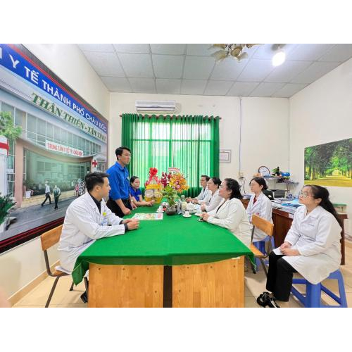 Hình Ảnh Về Tuổi Trẻ Châu Đốc Chúc Mừng Ngày Thầy Thuốc Việt Nam