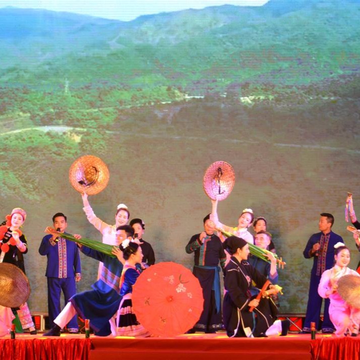 Khai Mạc Triển Lãm Quân Đội Anh Hùng Của Một Dân Tộc Anh Hùng