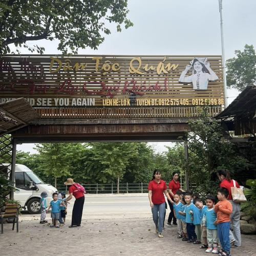Nhà Hàng Dân Tộc Quán