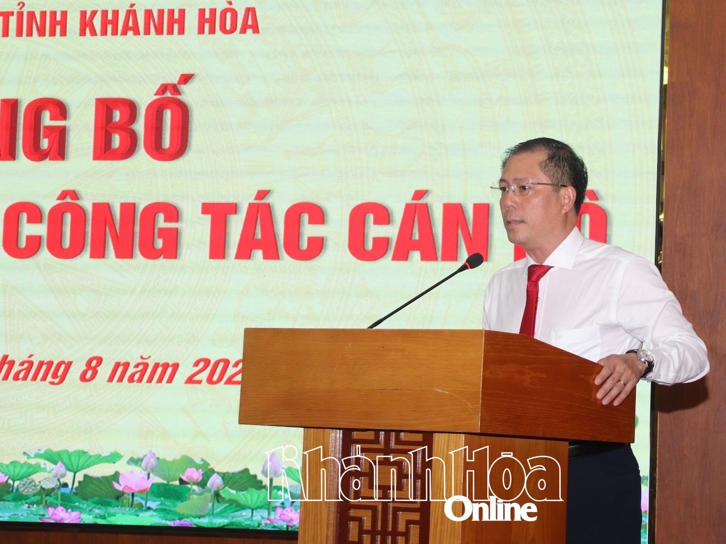 UBND tỉnh Khánh Hòa công bố, trao các quyết định về công tác cán bộ