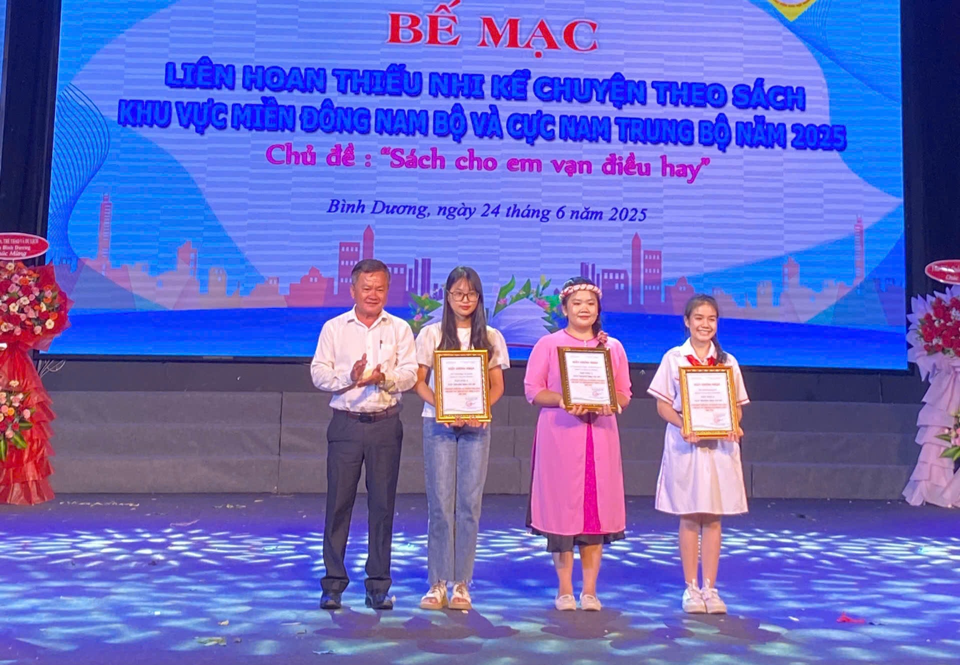 Lâm Đồng đoạt giải ấn tượng nhất Liên hoan Thiếu nhi kể chuyện theo sách khu vực