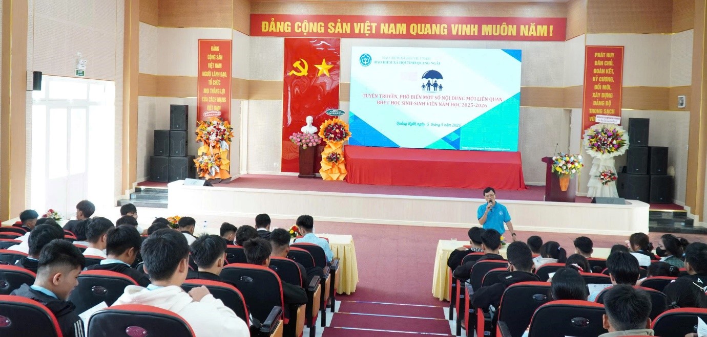 Quảng Ngãi: Sinh viên được nâng mức hỗ trợ BHYT lên 50% ngay từ lễ khai giảng