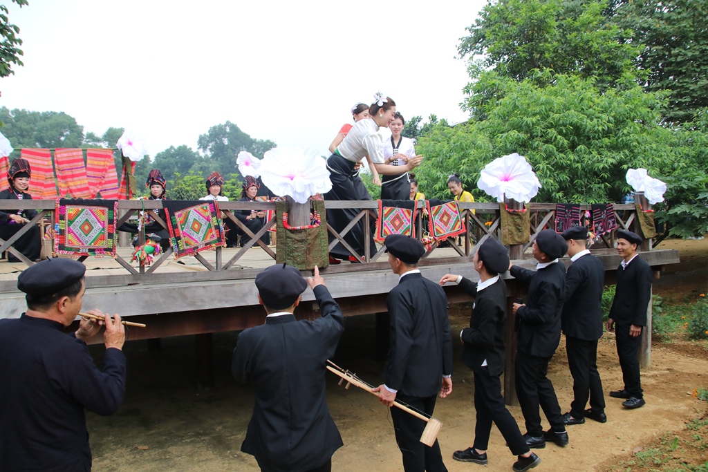 Lễ Xên bản (Xên mường) dân tộc Thái