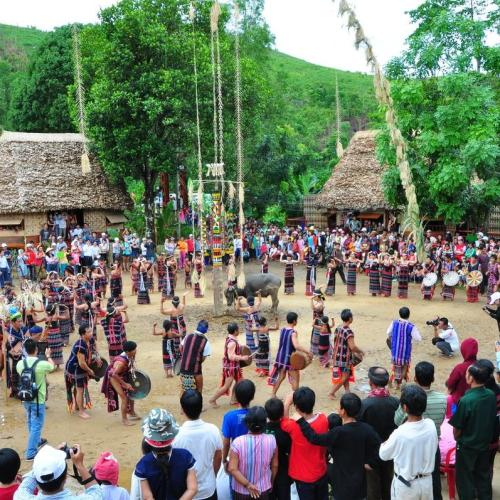 Lễ Hội Roóng Poọc
