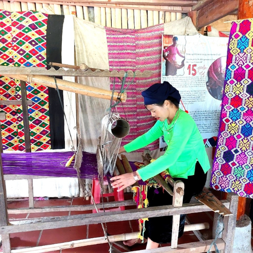 Làng Nghề May & Thêu Thổ Cẩm Nậm Rịa