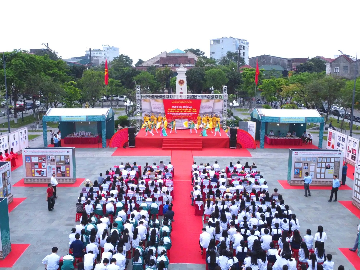 Trưng bày, triển lãm "Văn học, nghệ thuật Hà Tĩnh 50 năm sáng tạo và phát triển"