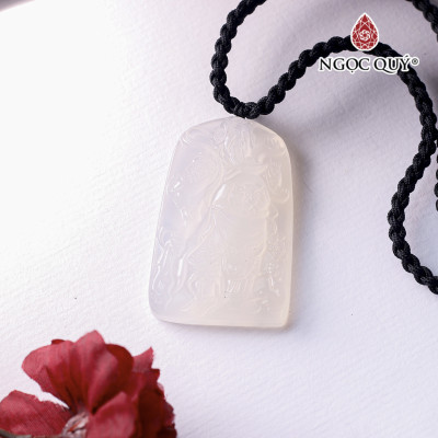 Mặt dây chuyền Quan Công đá mã não trắng 60x38mm mệnh thủy, kim - Ngọc Quý Gemstones