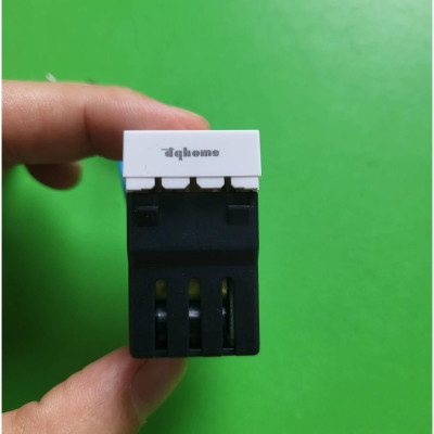 Ổ cắm USB âm tường DQHome ĐQ IW1 2UO W - màu trắng - nhựa PC chịu nhiệt, chịu va đập, không ố màu