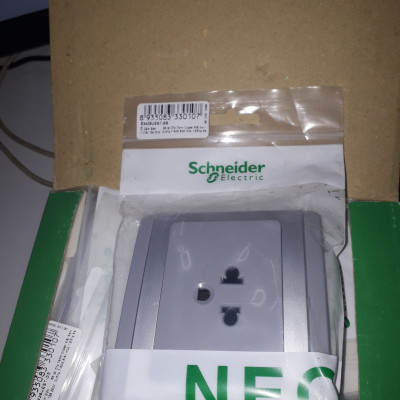 Ổ cắm E3426UEST GS Schneider  3 chấu - Nâu bạc | Chính hãng |