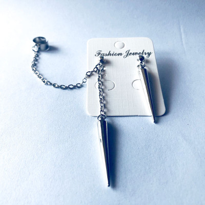 Đôi bông tai dáng dây chuyền mặt đinh nhọn độc lạ phóng khoáng