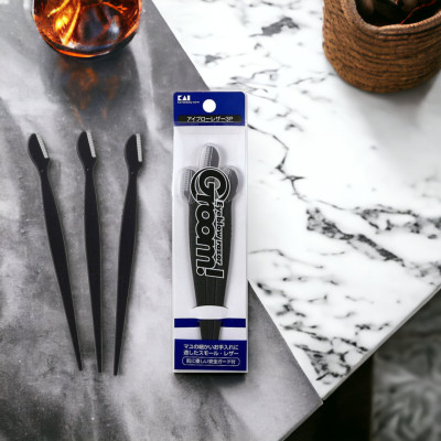 Dao Cạo Lông Mày Cán Dài Kai Groom 38531-HC1161