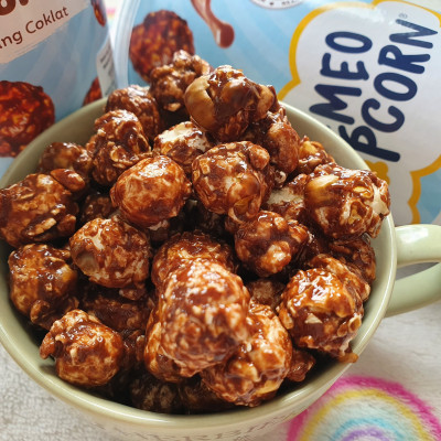 Bắp rang Supremeo Combo 2 vị (1 lon Bắp rang vị sô cô la 80 g và 1 lon Bắp rang vị bơ và caramen Supremeo 80 g)