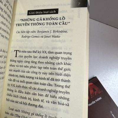 TENCENT - QUYỀN LỰC CỦA GIAO TIẾP VÀ KẾT NỐI TRONG THÚC ĐẨY NỀN KINH TẾ - Những gã khổng lồ truyền thông qua góc nhìn kinh tế chính trị - Min Tang - Hồng Linh dịch - Book Hunter