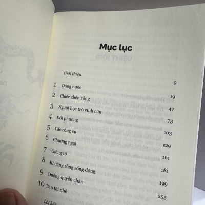 HÃY LÀ NƯỚC: TRIẾT LÝ SỐNG TỪ HUYỀN THOẠI VÕ THUẬT LÝ TIỂU LONG – Shannon Lee - Hoàng Lan dịch - Thái Hà Books - Nhà xuất bản Thế Giới.