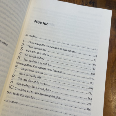(Bìa cứng) THE EXPERIENCE ECONOMY- Nền Kinh Tế Trải Nghiệm - Biến Dịch Vụ Của Bạn Thành Trải Nghiệm Khách Hàng - Joseph Pine II và James H. Gilmore – Trần Xuân Hải và nhóm Misionizer dịch -Alphabooks – Nhà Xuất Bản Công Thương