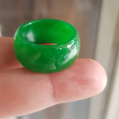 ️Nhẫn Nam Đá cẩm thạch xanh ngọc lý tươi bóng đẹp Nhẫn Ni 18mm x cao 11mm x dầy 3mm Hợp nam nữ mệnh mộc mệnh hỏa mệnh Thủy đeo ni nhỏ 18mm đẹp ạ