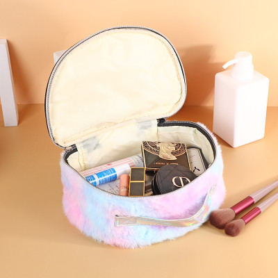 Túi đựng mỹ phẩm chữ LOVE , đựng đồ trang điểm , có quai xách chắc chắn ,chống thấm , họa tiết   trẻ trung ,trang nhã , rất hợp đi chơi , du lịch , tiệc 