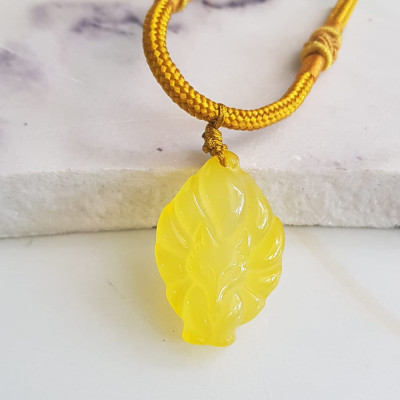 Mặt dây chuyền Hồ ly 9 đuôi hay chín đuôi đá mã não Vàng tự nhiên tặng kèm dây đeo hợp mệnh Kim Thổ Thủy Size Cao 30mm x ngang 20mm x d8mm Công dụng may mắn về mặt tình duyên, quyền lực, giúp nữ chủ nhân luôn xinh đẹp tài trí mang nhiều tài lộc quyến rũ 