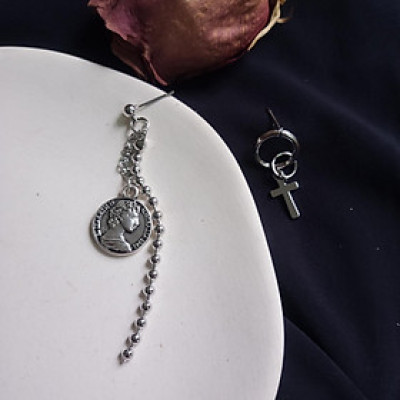 Đôi bông tai nam nữ cá tính táo bạo