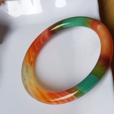 Vòng tay đá mã não tứ quý mới  đỏ cam xanh dương xanh lá cam trắng vân sọc xéo xéo rất đẹp Vòng Ni 59mm x cọng 7,8mm Nữ 58kg - 70kg đeo Món quà tặng nữ ý nghĩa ạ