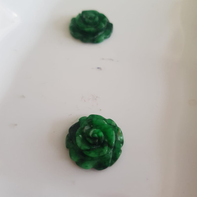 Mặt dây chuyền Nữ đá Ngọc Cẩm Thạch tự nhiên xanh Đậm điểm sơn thủy bóng đều đẹp Size 18mm/20mm x dầy 7mm Hợp Nữ mệnh Mộc Hỏa Thủy bọc Vàng đeo sang đẹp ạ