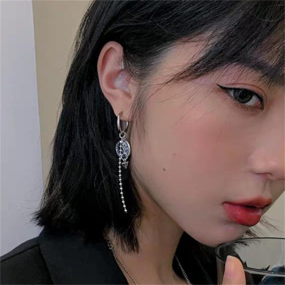 Bông tai kiểu xỏ lỗ chuỗi xích dài mix đồng xu cổ điển