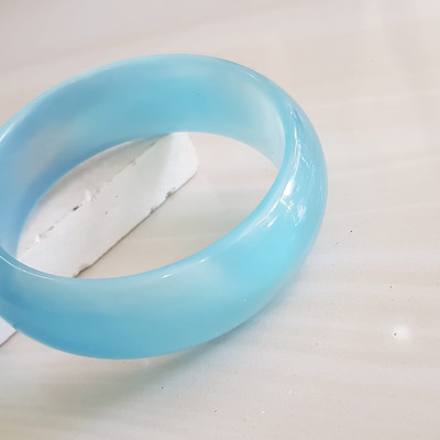 Vòng tay nữ đá mắt mèo Xanh dương nhẹ bản hẹ to mới Ni 55mm x cao 20mm x dầy 7mm Nữ 50kg - 55kg đeo Vòng màu xanh dương bóng sáng đẹp rẻ lắm chuẩn hợp nữ mệnh thuỷ mệnh mộc ạ