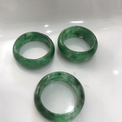 Nhẫn Nữ Đá Cẩm Thạch Xanh Đậm bóng đẹp Ni 18mm Cao 14mm Dầy 3mm ạ