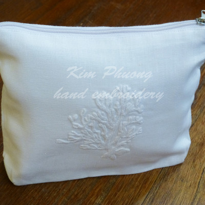 Túi mỹ phẩm thêu tay - San hô độc se hạt