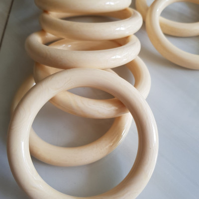 Vòng Đeo Tay Size Nam Cọng Tròn Giả Ngà Hay Gọi là XƯƠNG MỸ NGHỆ  Vòng Ni 65mm x cọng 12mm màu Trắng full vân đều đẹp  Các Anh Nam tay lớn 70kg - 82kg đeo đẹp ạ