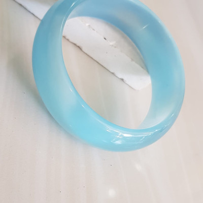 Vòng tay nữ đá mắt mèo Xanh dương nhẹ bản hẹ to mới Ni 55mm x cao 20mm x dầy 7mm Nữ 50kg - 55kg đeo Vòng màu xanh dương bóng sáng đẹp rẻ lắm chuẩn hợp nữ mệnh thuỷ mệnh mộc ạ