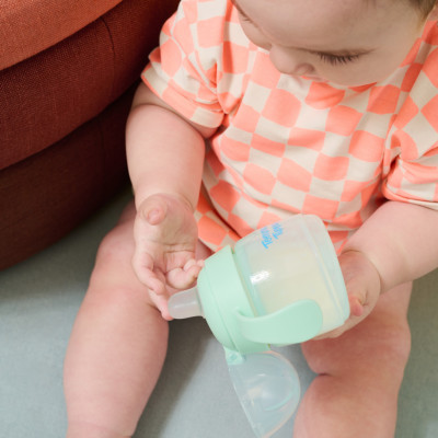 Bình tập uống nước có vòi mút chống tràn, chống sặc Tommee Tippee Soft Spout, 150ml, cho bé từ 4 tháng – Xanh