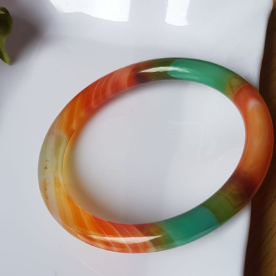 Vòng tay đá mã não tứ quý mới  đỏ cam xanh dương xanh lá cam trắng vân sọc xéo xéo rất đẹp Vòng Ni 59mm x cọng 7,8mm Nữ 58kg - 70kg đeo Món quà tặng nữ ý nghĩa ạ