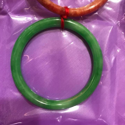 1 CHIẾC VÒNG ĐÁ CẨM THẠCH TRÒN MỎNG 48MM MÀU XANH LÁ TƯƠI SIZE VÒNG 48MM X BẢN MỎNG 6MM NỮ MỘC HỎA MẠNG 35KG-48KG