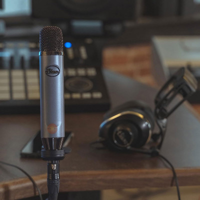 Micro Blue Ember XLR Condenser - Mic Thu Âm Podcast, Livestream Microphone Phòng Studio Hàng Chính Hãng - Kèm Móng Gẩy DreamMaker