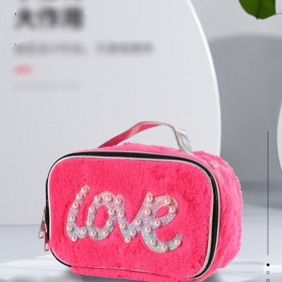 Túi đựng mỹ phẩm chữ LOVE , đựng đồ trang điểm , cá nhân , có quai xách chắc chắn ,đường may tỉ  mỉ , chống thấm , họa tiết trẻ trung ,trang nhã , rất hợp đi chơi , du lịch , tiệc 