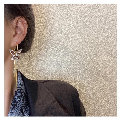 Earrings đeo tai nữ dáng dài hình bướm lấp lánh