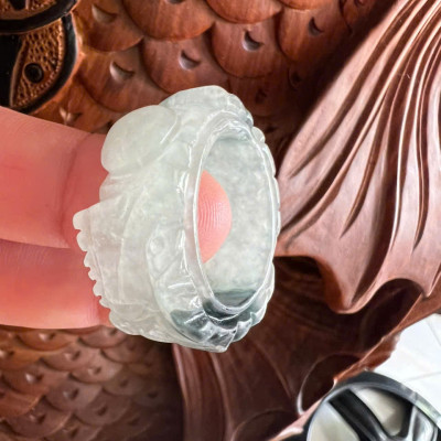 Nhẫn Rồng Nam Ni 21mm Cao 13mm Dầy 6mm Đá Cẩm Thạch màu Xanh nhẹ bóng trắng xíu xanh đen đẹp ạ