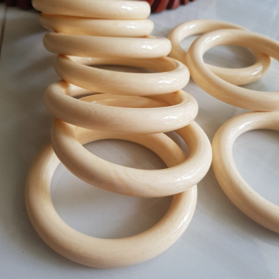 Vòng Đeo Tay Size Nam Cọng Tròn Giả Ngà Hay Gọi là XƯƠNG MỸ NGHỆ  Vòng Ni 65mm x cọng 12mm màu Trắng full vân đều đẹp  Các Anh Nam tay lớn 70kg - 82kg đeo đẹp ạ