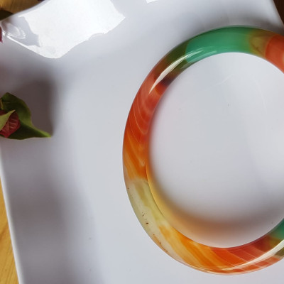 Vòng tay đá mã não tứ quý mới  đỏ cam xanh dương xanh lá cam trắng vân sọc xéo xéo rất đẹp Vòng Ni 59mm x cọng 7,8mm Nữ 58kg - 70kg đeo Món quà tặng nữ ý nghĩa ạ