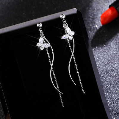 Bông tai cánh bướm đính đá dáng dài cong cong nữ tính