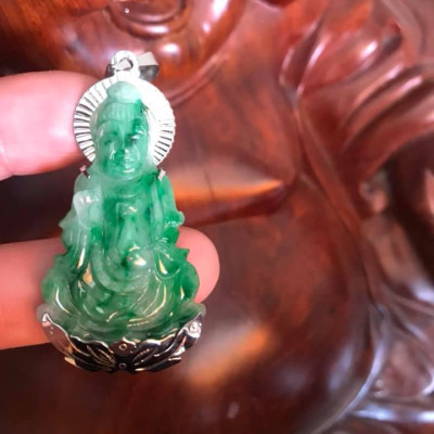 MẶT DÂY CHUYỀN  PHẬT QUAN ÂM ĐEO CHUỖI BỌC INOX ĐÁ CẨM THẠCH TỰ NHIÊN  MÀU XANH BÔNG BÔNG ĐẬM NHẠT RẤT TỰ NHIÊN ĐẸP  Size Cao 45mm x Ngang 26mm x Dầy 6mm MỆNH MỘC HOẢ THUỶ